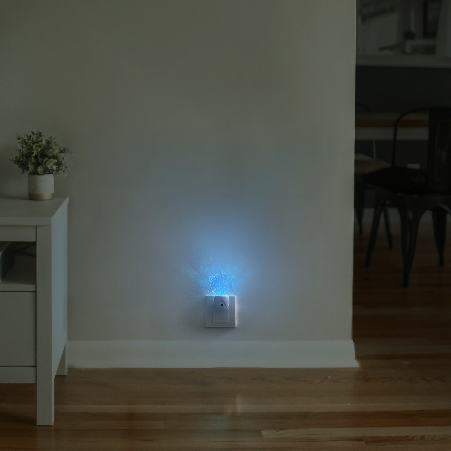 Aigostar Luce Notturna a LED Multicolore con Sensore Crepuscolare da 0,5 W RGB 7 Colori Plug in Luce Notturna per Camera da Letto, con Design a Fiocco di Neve, Confezione da 5.
