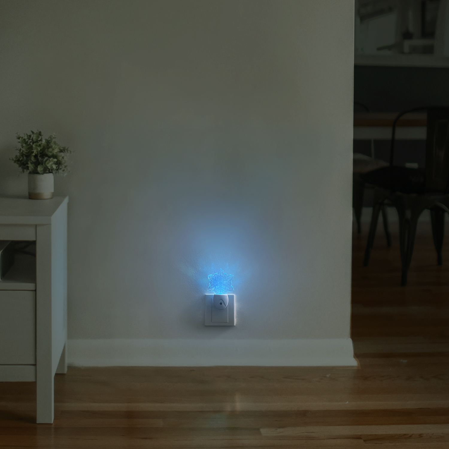 Aigostar Luz nocturna LED - 5 x Quitamiedos infantile, Sensor de oscuridad, Multicolor, 0.5 W, RGB 7 colores, enchufable, perfecto para pasillos o habitaciones infantiles. Forma de copo de nieve.